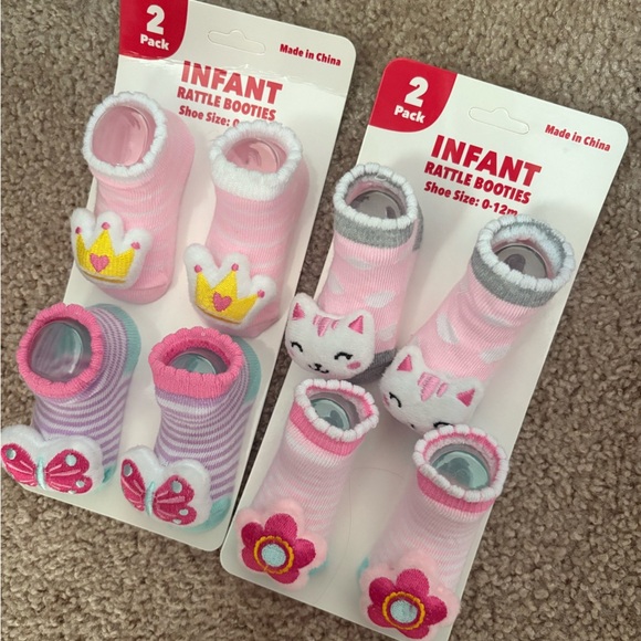 Infant rattle booties 0-12months NEW - Picture 1 of 1